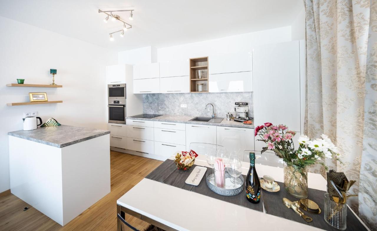 אולומוץ Silvie Apartments - Zlate Terasy מראה חיצוני תמונה
